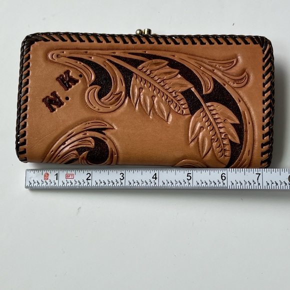 Vintage Leather Embossed Wallet - Picture 4 of 5